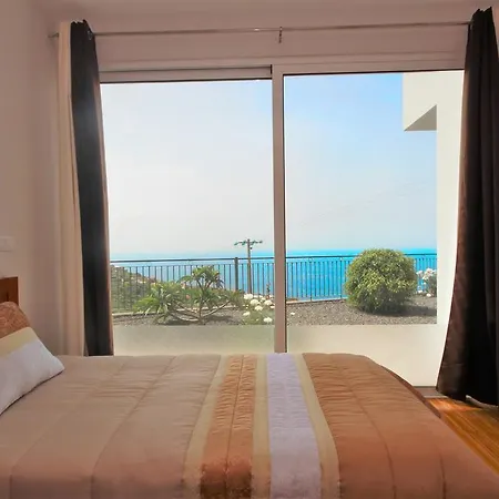 Farious A Arco da Calheta (Madeira)